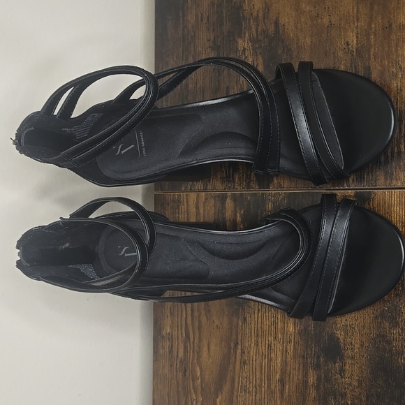 Simply Vera Vera Wang Women's Brand New Black Strappy Heels Size 8.5 - Picture 4 of 5